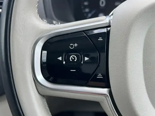 ボルボ ＸＣ９０ T6 AWD インスクリプション 福島県 2017(平29)年 4.7万km クリスタルホワイトP 純正ナビゲーション/【CD/USB/BT/TV/applecarplay/AndroidAuto】/360°ビューカメラ/パノラマルーフ/ヘッドアップディスプレイ/ブラインドスポットインフォメーションシステム/レーンキーピングエイド/衝突回避・被害軽減ブレーキ/パーキングアシスト/アダプティブクルーズコントロール/アイドリングストップ/全席シートヒーター/前席ベンチレーション/前席パワーシート/前席シートメモリー/ステリングヒーター/電動リアゲート/ETC/LEDオートライト/LEDフォグランプ/純正フロアマット/ドアバイザー