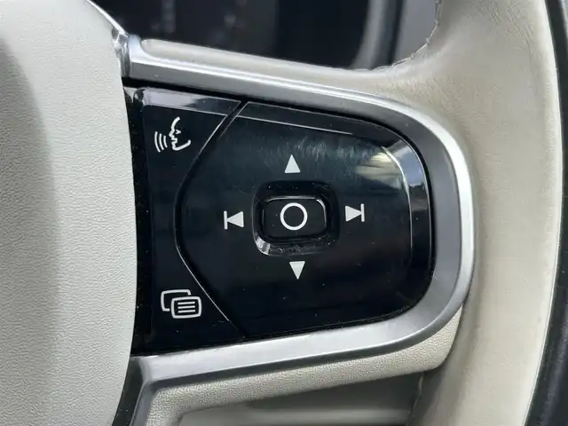 ボルボ ＸＣ９０ T6 AWD インスクリプション 福島県 2017(平29)年 4.7万km クリスタルホワイトP 純正ナビゲーション/【CD/USB/BT/TV/applecarplay/AndroidAuto】/360°ビューカメラ/パノラマルーフ/ヘッドアップディスプレイ/ブラインドスポットインフォメーションシステム/レーンキーピングエイド/衝突回避・被害軽減ブレーキ/パーキングアシスト/アダプティブクルーズコントロール/アイドリングストップ/全席シートヒーター/前席ベンチレーション/前席パワーシート/前席シートメモリー/ステリングヒーター/電動リアゲート/ETC/LEDオートライト/LEDフォグランプ/純正フロアマット/ドアバイザー