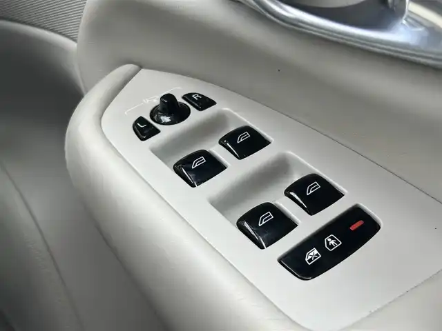 ボルボ ＸＣ９０ T6 AWD インスクリプション 福島県 2017(平29)年 4.7万km クリスタルホワイトP 純正ナビゲーション/【CD/USB/BT/TV/applecarplay/AndroidAuto】/360°ビューカメラ/パノラマルーフ/ヘッドアップディスプレイ/ブラインドスポットインフォメーションシステム/レーンキーピングエイド/衝突回避・被害軽減ブレーキ/パーキングアシスト/アダプティブクルーズコントロール/アイドリングストップ/全席シートヒーター/前席ベンチレーション/前席パワーシート/前席シートメモリー/ステリングヒーター/電動リアゲート/ETC/LEDオートライト/LEDフォグランプ/純正フロアマット/ドアバイザー