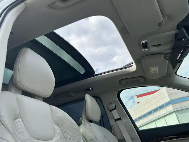 ボルボ ＸＣ９０ T6 AWD インスクリプション 福島県 2017(平29)年 4.7万km クリスタルホワイトP 純正ナビゲーション/【CD/USB/BT/TV/applecarplay/AndroidAuto】/360°ビューカメラ/パノラマルーフ/ヘッドアップディスプレイ/ブラインドスポットインフォメーションシステム/レーンキーピングエイド/衝突回避・被害軽減ブレーキ/パーキングアシスト/アダプティブクルーズコントロール/アイドリングストップ/全席シートヒーター/前席ベンチレーション/前席パワーシート/前席シートメモリー/ステリングヒーター/電動リアゲート/ETC/LEDオートライト/LEDフォグランプ/純正フロアマット/ドアバイザー