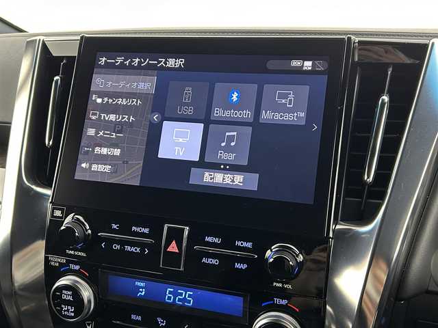 トヨタ アルファードハイブリット エグゼクティブ ラウンジ S 福岡県 2020(令2)年 3.5万km ラグジュアリーホワイトパールクリスタルシャインガラスフレーク サンルーフ　/フリップダウンモニター　/純正１０．５型ナビ　/全方位カメラ　/ＪＢＬサウンドシステム　/デジタルルームミラー　/レーダークルーズコントロール　/コーナーセンサー/衝突軽減ブレーキ　/レーンキープ　/ＢＳＭ　/ＰＫＳＢ/RCTA　/両側電動スライドドア/パワーシート/シートベンチレーション／ヒーター/ステアリングヒーター/ビルトインETC２．０/前後ドライブレコーダー