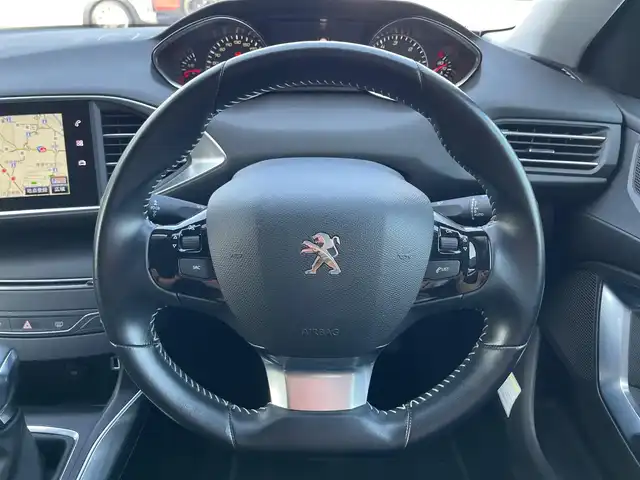 プジョー ３０８ アリュール ブルーHDi 山梨県 2018(平30)年 3.2万km 青 ディーラーオプションメモリナビ/黒半革/AW付スタッドレス積載/バックカメラ/クルコン/アンビエントライト/LEDヘッドライト/オートライト/オートハイビーム/アクティブセーフティブレーキ/レーンキープ/前後ドラレコ/純正16インチAW