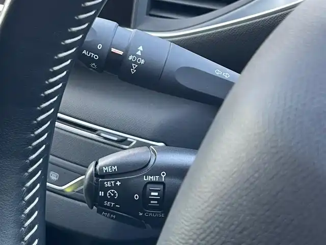 プジョー ３０８ アリュール ブルーHDi 山梨県 2018(平30)年 3.2万km 青 ディーラーオプションメモリナビ/黒半革/AW付スタッドレス積載/バックカメラ/クルコン/アンビエントライト/LEDヘッドライト/オートライト/オートハイビーム/アクティブセーフティブレーキ/レーンキープ/前後ドラレコ/純正16インチAW