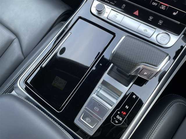 アウディ Ｑ７ 45 Sラインリミテッド 東京都 2020(令2)年 4万km グレイシアホワイトメタリック 7シーター/純正ナビ/フルセグTV/360°カメラ/レザーシート/シートヒーター/バーチャルコックピット/ACC/LKA/BSM/ヘッドアップディスプレイ/前後ドラレコ/ETC