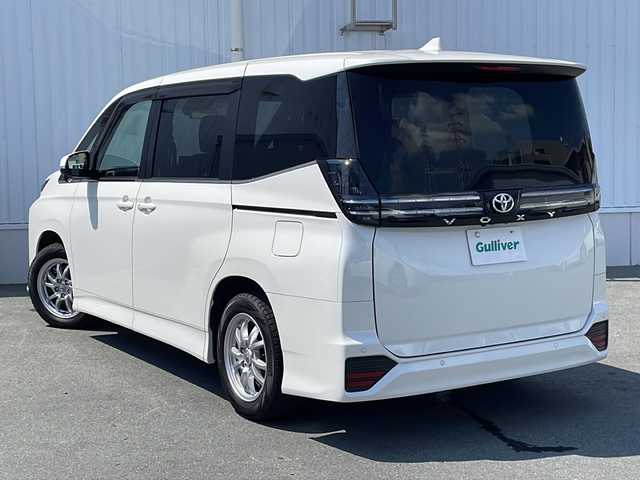 トヨタ ヴォクシー S－Z 三重県 2022(令4)年 2.3万km ホワイトパールクリスタルシャイン 純正ユネクティッドナビ/両側パワースライドドア/シートヒーター/レーダークルーズコントロール/衝突軽減ブレーキ/レーンキープアシスト/LEDヘッドライト/後席USB給電ポート/純正アルミホイール/電動格納ミラー/禁煙車