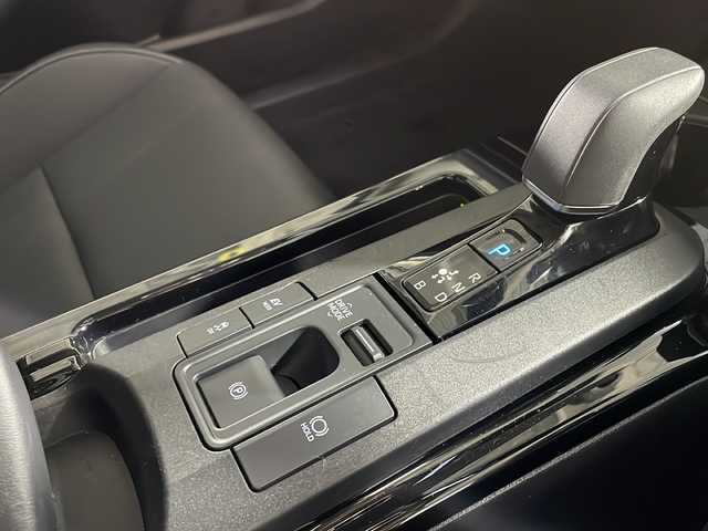トヨタ プリウス Z 福岡県 2023(令5)年 2.6万km プラチナホワイトパールマイカ 純正ナビゲーション/フルセグテレビ/BT/バックカメラ/パノラマルーフ/モデリスタエアロ/デジタルインナーミラー/シートヒーター/シートクーラー/ハンドルヒーター/パワーシート/メモリーシート/ETC2.0/パワーバックドア/AC100V/革巻きステアリング/純正19インチアルミホイール/レーダークルーズコントロール/LEDヘッドライト/スマートキー/置くだけ充電