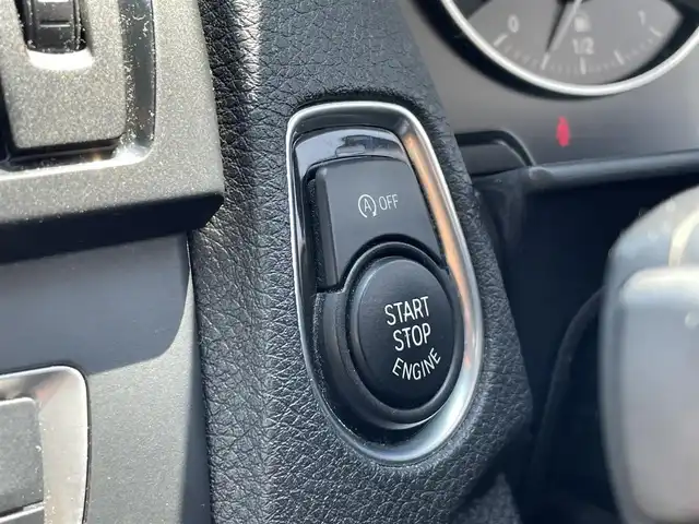 ＢＭＷ １１６ｉ スタイル 神奈川県 2012(平24)年 5.1万km アルピンホワイトⅢ 純正ナビ/プッシュスタート/ETC/革巻きステアリング/ステアリングスイッチ/ウィンカーミラー/HIDヘッドライト/フォグランプ/保証書/取扱説明書/スマートキー×２