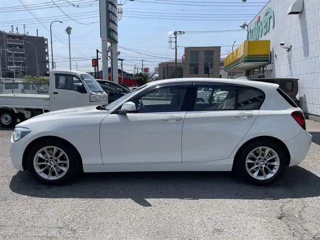 ＢＭＷ １１６ｉ スタイル 神奈川県 2012(平24)年 5.1万km アルピンホワイトⅢ 純正ナビ/プッシュスタート/ETC/革巻きステアリング/ステアリングスイッチ/ウィンカーミラー/HIDヘッドライト/フォグランプ/保証書/取扱説明書/スマートキー×２
