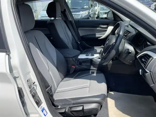 ＢＭＷ １１６ｉ スタイル 神奈川県 2012(平24)年 5.1万km アルピンホワイトⅢ 純正ナビ/プッシュスタート/ETC/革巻きステアリング/ステアリングスイッチ/ウィンカーミラー/HIDヘッドライト/フォグランプ/保証書/取扱説明書/スマートキー×２
