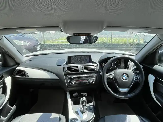 ＢＭＷ １１６ｉ スタイル 神奈川県 2012(平24)年 5.1万km アルピンホワイトⅢ 純正ナビ/プッシュスタート/ETC/革巻きステアリング/ステアリングスイッチ/ウィンカーミラー/HIDヘッドライト/フォグランプ/保証書/取扱説明書/スマートキー×２