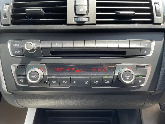 ＢＭＷ １１６ｉ スタイル 神奈川県 2012(平24)年 5.1万km アルピンホワイトⅢ 純正ナビ/プッシュスタート/ETC/革巻きステアリング/ステアリングスイッチ/ウィンカーミラー/HIDヘッドライト/フォグランプ/保証書/取扱説明書/スマートキー×２