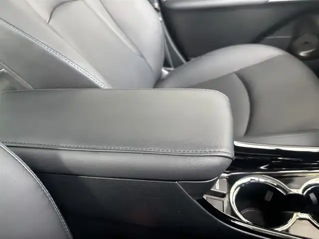 トヨタ プリウス A ツーリングセレクション 京都府 2020(令2)年 4.6万km プラチナホワイトパールマイカ ワンオーナー/TRDエアロ/レオニス17インチアルミホイール/KENWOOD9インチメモリーナビ、地デジ、Bluetooth/バックカメラ/トヨタセーフティセンス/・プリクラッシュセーフティ/・レーントレーシングアシスト/・オートマチックハイビーム/・レーダークルーズコントロール/・先行車発進告知機能/ヘッドアップディスプレイ/ブラインドスポットモニター/パーキングアシスト/運転席パワーシート/前席シートヒーター/黒合皮シート/ドライブレコーダー/LEDヘッドランプ/スペアキー/記録簿H3、H5、H6有り