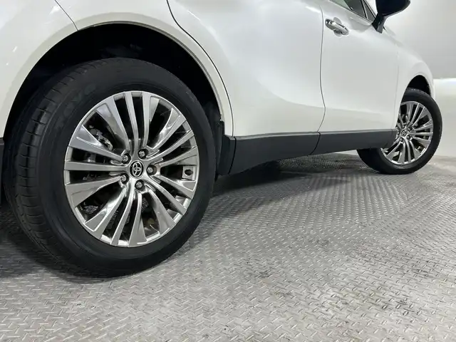 トヨタ ハリアー Z 神奈川県 2021(令3)年 1.8万km ホワイトパールクリスタルシャイン 純正12.3インチディスプレイオーディオ/BT&USB&フルセグTV/バックカメラ/調光パノラマルーフ/JBLサウンド/Toyota Safety Sense/プリクラッシュセーフティ/レーントレーシングアシスト/レーダークルーズコントロール/アダプティブハイビームシステム/ロードサインアシスト/クリアランスソナー/ブラインドスポットモニター/リアクロストラフィックアラート/オートマチックハイビーム/デジタルインナーミラー/ドライブレコーダー前後/ビルトインETC2.0/ハーフレザーシート/パワーシート運転席/パワーバックドア/電動パーキングブレーキ/ブレーキオートホールド/純正19インチAW/LEDヘッドライト/LEDフォグライト
