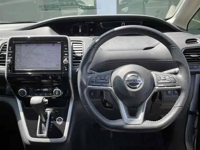 日産 セレナ ハイウェイスター Vセレクション 香川県 2017(平29)年 6.9万km ブリリアントホワイトパール 登録時走行距離：68966Kｍ/エマージェンシーブレーキ/純正9インチナビ/・ＣＤ／ＤＶＤ／ＢＴ／ＤＴＶ/フリップダウンモニター/アラウンドビューモニター/革巻きステアリング/ステアリングリモコン/クルーズコントロール/両側パワースライドドア/インテリジェントオートスライド/LEDヘッドライト/フォグライト/ドライブレコーダー/ETC/純正16インチアルミホイール/スマートキー/プッシュスタート/Bluetooth/電動格納ウィンカーミラー/禁煙車/ISOFIX/バイザー