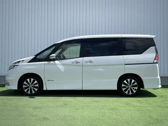 日産 セレナ ハイウェイスター Vセレクション 香川県 2017(平29)年 6.9万km ブリリアントホワイトパール 登録時走行距離：68966Kｍ/エマージェンシーブレーキ/純正9インチナビ/・ＣＤ／ＤＶＤ／ＢＴ／ＤＴＶ/フリップダウンモニター/アラウンドビューモニター/革巻きステアリング/ステアリングリモコン/クルーズコントロール/両側パワースライドドア/インテリジェントオートスライド/LEDヘッドライト/フォグライト/ドライブレコーダー/ETC/純正16インチアルミホイール/スマートキー/プッシュスタート/Bluetooth/電動格納ウィンカーミラー/禁煙車/ISOFIX/バイザー