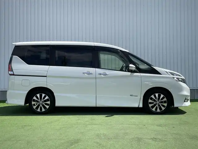 日産 セレナ ハイウェイスター Vセレクション 香川県 2017(平29)年 6.9万km ブリリアントホワイトパール 登録時走行距離：68966Kｍ/エマージェンシーブレーキ/純正9インチナビ/・ＣＤ／ＤＶＤ／ＢＴ／ＤＴＶ/フリップダウンモニター/アラウンドビューモニター/革巻きステアリング/ステアリングリモコン/クルーズコントロール/両側パワースライドドア/インテリジェントオートスライド/LEDヘッドライト/フォグライト/ドライブレコーダー/ETC/純正16インチアルミホイール/スマートキー/プッシュスタート/Bluetooth/電動格納ウィンカーミラー/禁煙車/ISOFIX/バイザー