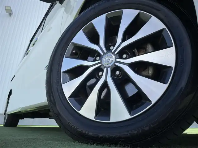 日産 セレナ ハイウェイスター Vセレクション 香川県 2017(平29)年 6.9万km ブリリアントホワイトパール 登録時走行距離：68966Kｍ/エマージェンシーブレーキ/純正9インチナビ/・ＣＤ／ＤＶＤ／ＢＴ／ＤＴＶ/フリップダウンモニター/アラウンドビューモニター/革巻きステアリング/ステアリングリモコン/クルーズコントロール/両側パワースライドドア/インテリジェントオートスライド/LEDヘッドライト/フォグライト/ドライブレコーダー/ETC/純正16インチアルミホイール/スマートキー/プッシュスタート/Bluetooth/電動格納ウィンカーミラー/禁煙車/ISOFIX/バイザー