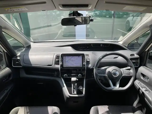 日産 セレナ ハイウェイスター Vセレクション 香川県 2017(平29)年 6.9万km ブリリアントホワイトパール 登録時走行距離：68966Kｍ/エマージェンシーブレーキ/純正9インチナビ/・ＣＤ／ＤＶＤ／ＢＴ／ＤＴＶ/フリップダウンモニター/アラウンドビューモニター/革巻きステアリング/ステアリングリモコン/クルーズコントロール/両側パワースライドドア/インテリジェントオートスライド/LEDヘッドライト/フォグライト/ドライブレコーダー/ETC/純正16インチアルミホイール/スマートキー/プッシュスタート/Bluetooth/電動格納ウィンカーミラー/禁煙車/ISOFIX/バイザー