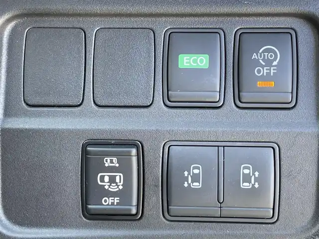 日産 セレナ ハイウェイスター Vセレクション 香川県 2017(平29)年 6.9万km ブリリアントホワイトパール 登録時走行距離：68966Kｍ/エマージェンシーブレーキ/純正9インチナビ/・ＣＤ／ＤＶＤ／ＢＴ／ＤＴＶ/フリップダウンモニター/アラウンドビューモニター/革巻きステアリング/ステアリングリモコン/クルーズコントロール/両側パワースライドドア/インテリジェントオートスライド/LEDヘッドライト/フォグライト/ドライブレコーダー/ETC/純正16インチアルミホイール/スマートキー/プッシュスタート/Bluetooth/電動格納ウィンカーミラー/禁煙車/ISOFIX/バイザー