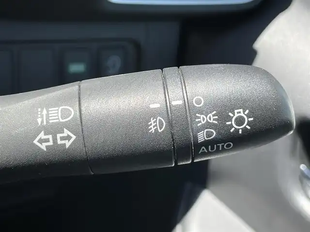 日産 セレナ ハイウェイスター Vセレクション 香川県 2017(平29)年 6.9万km ブリリアントホワイトパール 登録時走行距離：68966Kｍ/エマージェンシーブレーキ/純正9インチナビ/・ＣＤ／ＤＶＤ／ＢＴ／ＤＴＶ/フリップダウンモニター/アラウンドビューモニター/革巻きステアリング/ステアリングリモコン/クルーズコントロール/両側パワースライドドア/インテリジェントオートスライド/LEDヘッドライト/フォグライト/ドライブレコーダー/ETC/純正16インチアルミホイール/スマートキー/プッシュスタート/Bluetooth/電動格納ウィンカーミラー/禁煙車/ISOFIX/バイザー