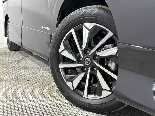 日産 セレナ e－パワー ハイウェイスター V 大阪府 2020(令2)年 2.9万km ダイヤモンドブラック ProPILOT 純正9incナビTV 360カメラ 後席モニター 両側パワースライドドア シート＆ハンドルヒーター 衝突軽減 レーダーC BSM クリアランスソナー パークアシスト 前後ドラレコ