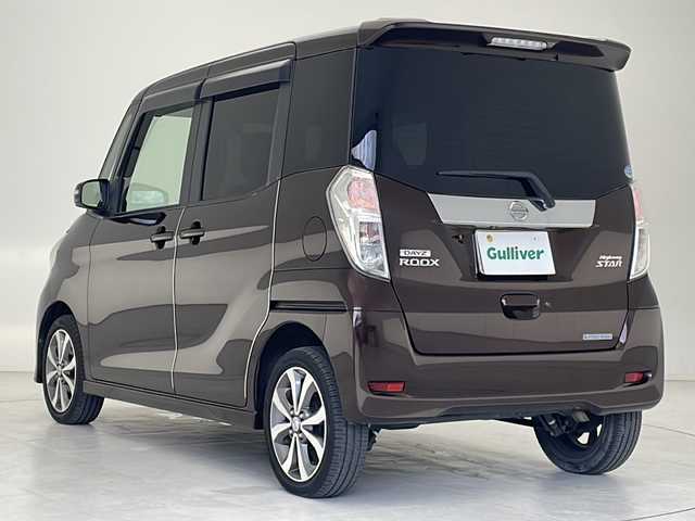 日産 デイズ ルークス ハイウェイスターターボ 沖縄県 2015(平27)年 8.9万km モカブラウンP 純正ナビ【MM114D-W】/フルセグＴＶ/ＣＤ/ＥＴＣ/バックカメラ/エマージェンシーブレーキ/サーキュレーター/プッシュスタート/スマートキー/純正フロアマット/パワーウィンドー/ドライブレコーダー/シートヒーター