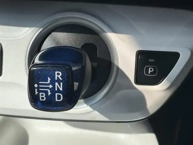 トヨタ プリウス ＰＨＶ A レザーパッケージ 千葉県 2017(平29)年 4.3万km スピリテッドアクアメタリック 純正ナビ/フルセグＴＶ/バックカメラ/クルーズコントロール/ビルトインＥＴＣ/ステアリングヒーター/前席シートヒーター/衝突被害軽減ブレーキ/レーンキープアシスト/オートハイビーム/オートライト/プッシュスタート/スマートキー