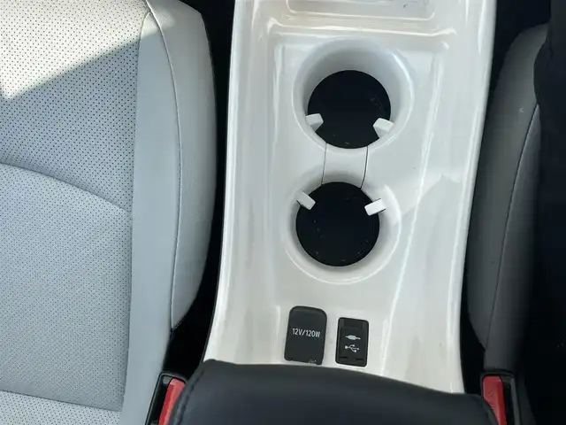 トヨタ プリウス ＰＨＶ A レザーパッケージ 千葉県 2017(平29)年 4.3万km スピリテッドアクアメタリック 純正ナビ/フルセグＴＶ/バックカメラ/クルーズコントロール/ビルトインＥＴＣ/ステアリングヒーター/前席シートヒーター/衝突被害軽減ブレーキ/レーンキープアシスト/オートハイビーム/オートライト/プッシュスタート/スマートキー
