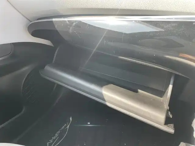 トヨタ プリウス ＰＨＶ A レザーパッケージ 千葉県 2017(平29)年 4.3万km スピリテッドアクアメタリック 純正ナビ/フルセグＴＶ/バックカメラ/クルーズコントロール/ビルトインＥＴＣ/ステアリングヒーター/前席シートヒーター/衝突被害軽減ブレーキ/レーンキープアシスト/オートハイビーム/オートライト/プッシュスタート/スマートキー