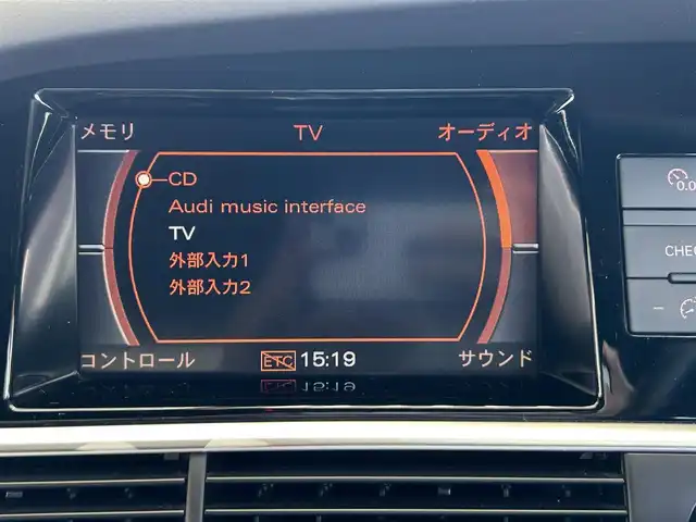 アウディ ＲＳ６ アバント 宮城県 2009(平21)年 5.6万km モンツァシルバーメタリック ・サンルーフ/・純正ナビ/（フルセグTV/CD)/・バックカメラ/・クルーズコントロール/・前後コーナーセンサー/・革シート/・前席パワーシート/・運転席メモリーシート/・全席シートヒーター/・カーボン調パネル/・BOSEスピーカー/・革ステアリング/・ステアリングスイッチ/・電動チルドステアリング/・MTモード付/・パドルシフト/・電動格納ウィンカーミラー/・電動パーキングブレーキ/・HIDライト/・オートライト/・前後フォグランプ/・ISOFIX/・フロアマット/・バイザー/・リアプライバシーガラス/・純正20インチアルミホイール/・スマートキー/・スペアキー×1/・ルーフレール/・W+サイドエアバッグ/ABS/・取扱説明書/・横滑り防止装置/・