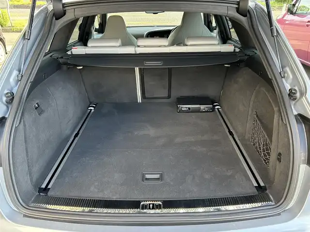 アウディ ＲＳ６ アバント 宮城県 2009(平21)年 5.6万km モンツァシルバーメタリック ・サンルーフ/・純正ナビ/（フルセグTV/CD)/・バックカメラ/・クルーズコントロール/・前後コーナーセンサー/・革シート/・前席パワーシート/・運転席メモリーシート/・全席シートヒーター/・カーボン調パネル/・BOSEスピーカー/・革ステアリング/・ステアリングスイッチ/・電動チルドステアリング/・MTモード付/・パドルシフト/・電動格納ウィンカーミラー/・電動パーキングブレーキ/・HIDライト/・オートライト/・前後フォグランプ/・ISOFIX/・フロアマット/・バイザー/・リアプライバシーガラス/・純正20インチアルミホイール/・スマートキー/・スペアキー×1/・ルーフレール/・W+サイドエアバッグ/ABS/・取扱説明書/・横滑り防止装置/・