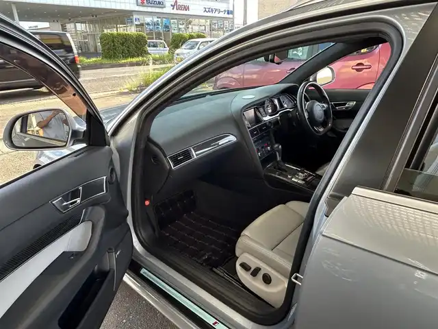 アウディ ＲＳ６ アバント 宮城県 2009(平21)年 5.6万km モンツァシルバーメタリック ・サンルーフ/・純正ナビ/（フルセグTV/CD)/・バックカメラ/・クルーズコントロール/・前後コーナーセンサー/・革シート/・前席パワーシート/・運転席メモリーシート/・全席シートヒーター/・カーボン調パネル/・BOSEスピーカー/・革ステアリング/・ステアリングスイッチ/・電動チルドステアリング/・MTモード付/・パドルシフト/・電動格納ウィンカーミラー/・電動パーキングブレーキ/・HIDライト/・オートライト/・前後フォグランプ/・ISOFIX/・フロアマット/・バイザー/・リアプライバシーガラス/・純正20インチアルミホイール/・スマートキー/・スペアキー×1/・ルーフレール/・W+サイドエアバッグ/ABS/・取扱説明書/・横滑り防止装置/・