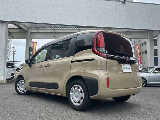 トヨタ シエンタ X 宮崎県 2024(令6)年 1.4万km ベージュ 社外ナビ（AVIC-RW99)/BT/DTV/SD/DVD/フルセグ/バックカメラ/プッシュスタート/クルーズコントロール（追従あり）/ETC/オートライト/オートハイビーム/レーンキープ/コーナーセンサー前後/衝突被害軽減ブレーキ/ドアバイザー/純正フロアマット/スペアキー1本