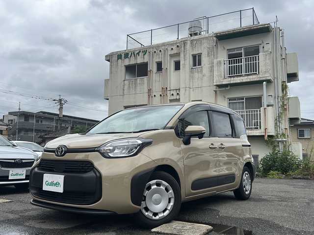 トヨタ シエンタ X 宮崎県 2024(令6)年 1.4万km ベージュ 社外ナビ（AVIC-RW99)/BT/DTV/SD/DVD/フルセグ/バックカメラ/プッシュスタート/クルーズコントロール（追従あり）/ETC/オートライト/オートハイビーム/レーンキープ/コーナーセンサー前後/衝突被害軽減ブレーキ/ドアバイザー/純正フロアマット/スペアキー1本