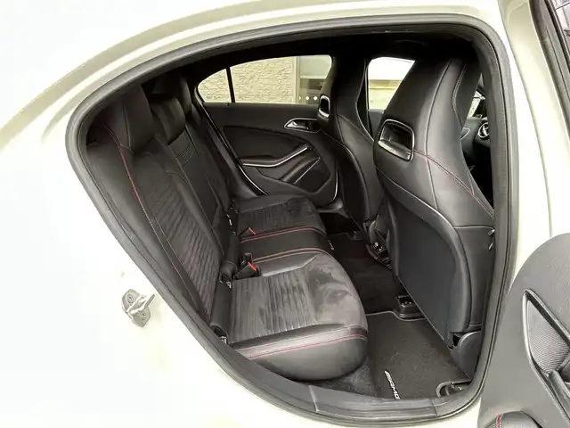 メルセデス・ベンツ Ａ１８０ スポーツ 大阪府 2013(平25)年 3.7万km カルサイトホワイト ＡＷＧラインパッケージ/純正７インチナビ/（Bluetooth /フルセグ//運転席メモリシート/バックカメラ/横滑り防止装置/前後コーナーセンサー/前後ドライブレコーダー/純正１８インチアルミホイール/純正フロアマット/ＥＴＣ/スペアキー/スマートキー/取扱説明書