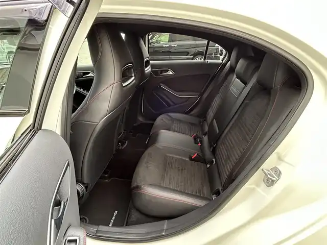 メルセデス・ベンツ Ａ１８０ スポーツ 大阪府 2013(平25)年 3.7万km カルサイトホワイト ＡＷＧラインパッケージ/純正７インチナビ/（Bluetooth /フルセグ//運転席メモリシート/バックカメラ/横滑り防止装置/前後コーナーセンサー/前後ドライブレコーダー/純正１８インチアルミホイール/純正フロアマット/ＥＴＣ/スペアキー/スマートキー/取扱説明書