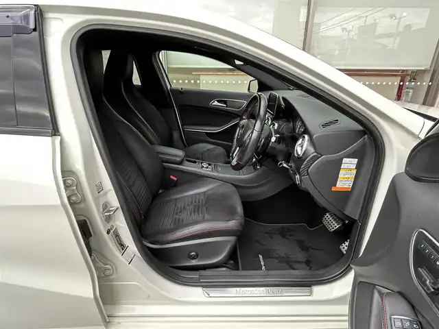 メルセデス・ベンツ Ａ１８０ スポーツ 大阪府 2013(平25)年 3.7万km カルサイトホワイト ＡＷＧラインパッケージ/純正７インチナビ/（Bluetooth /フルセグ//運転席メモリシート/バックカメラ/横滑り防止装置/前後コーナーセンサー/前後ドライブレコーダー/純正１８インチアルミホイール/純正フロアマット/ＥＴＣ/スペアキー/スマートキー/取扱説明書