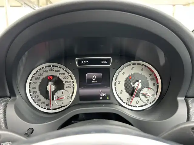 メルセデス・ベンツ Ａ１８０ スポーツ 大阪府 2013(平25)年 3.7万km カルサイトホワイト ＡＷＧラインパッケージ/純正７インチナビ/（Bluetooth /フルセグ//運転席メモリシート/バックカメラ/横滑り防止装置/前後コーナーセンサー/前後ドライブレコーダー/純正１８インチアルミホイール/純正フロアマット/ＥＴＣ/スペアキー/スマートキー/取扱説明書