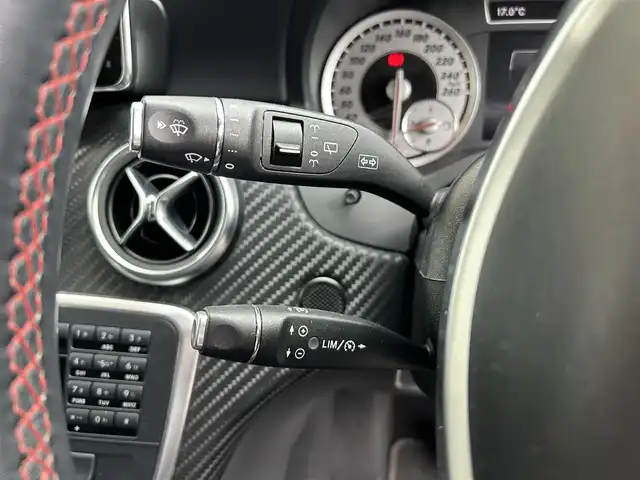 メルセデス・ベンツ Ａ１８０ スポーツ 大阪府 2013(平25)年 3.7万km カルサイトホワイト ＡＷＧラインパッケージ/純正７インチナビ/（Bluetooth /フルセグ//運転席メモリシート/バックカメラ/横滑り防止装置/前後コーナーセンサー/前後ドライブレコーダー/純正１８インチアルミホイール/純正フロアマット/ＥＴＣ/スペアキー/スマートキー/取扱説明書