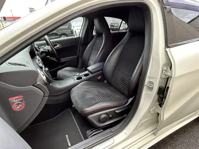 メルセデス・ベンツ Ａ１８０ スポーツ 大阪府 2013(平25)年 3.7万km カルサイトホワイト ＡＷＧラインパッケージ/純正７インチナビ/（Bluetooth /フルセグ//運転席メモリシート/バックカメラ/横滑り防止装置/前後コーナーセンサー/前後ドライブレコーダー/純正１８インチアルミホイール/純正フロアマット/ＥＴＣ/スペアキー/スマートキー/取扱説明書