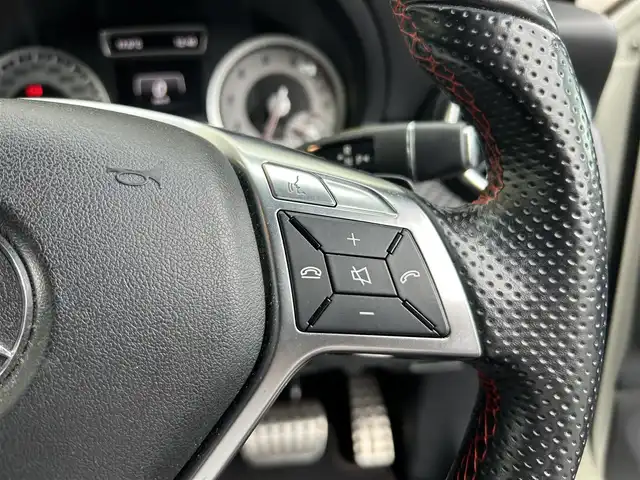 メルセデス・ベンツ Ａ１８０ スポーツ 大阪府 2013(平25)年 3.7万km カルサイトホワイト ＡＷＧラインパッケージ/純正７インチナビ/（Bluetooth /フルセグ//運転席メモリシート/バックカメラ/横滑り防止装置/前後コーナーセンサー/前後ドライブレコーダー/純正１８インチアルミホイール/純正フロアマット/ＥＴＣ/スペアキー/スマートキー/取扱説明書