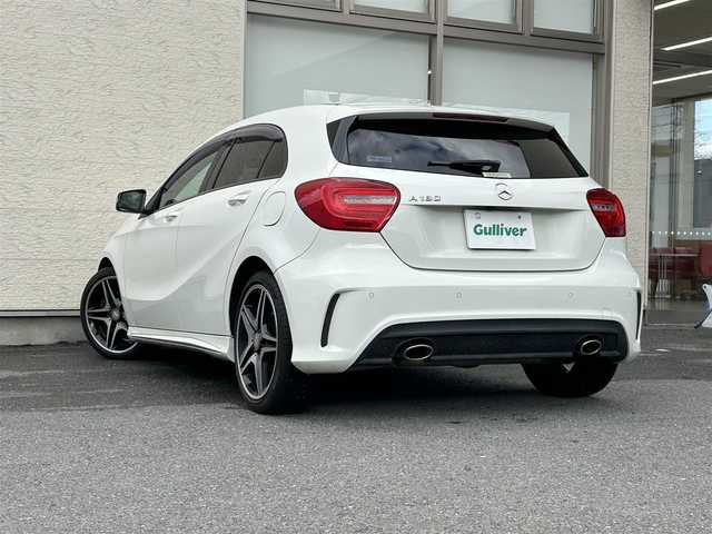 メルセデス・ベンツ Ａ１８０ スポーツ 大阪府 2013(平25)年 3.7万km カルサイトホワイト AMGラインパッケージ/純正ナビ フルセグTV CD DVD BT/バックカメラ/AMG18インチアルミホイール/HIDオートヘッドライト/クルーズコントロール/コーナーセンサー/前後ドラレコ/ETC/ハーフレザーシート/メモリ付きパワーシート/パドルシフト/保証書 取説/禁煙車