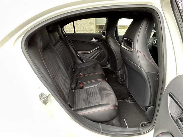 メルセデス・ベンツ Ａ１８０ スポーツ 大阪府 2013(平25)年 3.7万km カルサイトホワイト AMGラインパッケージ/純正ナビ フルセグTV CD DVD BT/バックカメラ/AMG18インチアルミホイール/HIDオートヘッドライト/クルーズコントロール/コーナーセンサー/前後ドラレコ/ETC/ハーフレザーシート/メモリ付きパワーシート/パドルシフト/保証書 取説/禁煙車