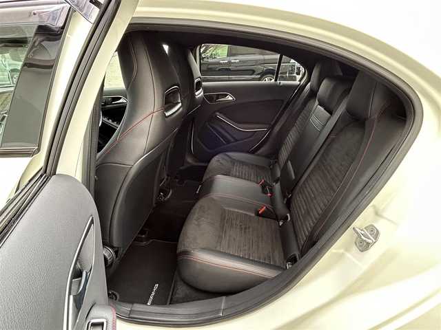 メルセデス・ベンツ Ａ１８０ スポーツ 大阪府 2013(平25)年 3.7万km カルサイトホワイト AMGラインパッケージ/純正ナビ フルセグTV CD DVD BT/バックカメラ/AMG18インチアルミホイール/HIDオートヘッドライト/クルーズコントロール/コーナーセンサー/前後ドラレコ/ETC/ハーフレザーシート/メモリ付きパワーシート/パドルシフト/保証書 取説/禁煙車