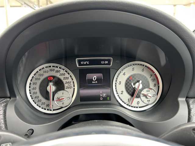 メルセデス・ベンツ Ａ１８０ スポーツ 大阪府 2013(平25)年 3.7万km カルサイトホワイト AMGラインパッケージ/純正ナビ フルセグTV CD DVD BT/バックカメラ/AMG18インチアルミホイール/HIDオートヘッドライト/クルーズコントロール/コーナーセンサー/前後ドラレコ/ETC/ハーフレザーシート/メモリ付きパワーシート/パドルシフト/保証書 取説/禁煙車