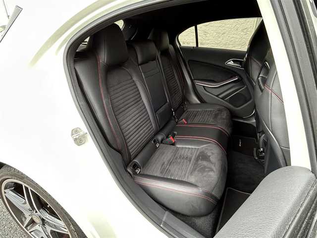 メルセデス・ベンツ Ａ１８０ スポーツ 大阪府 2013(平25)年 3.7万km カルサイトホワイト AMGラインパッケージ/純正ナビ フルセグTV CD DVD BT/バックカメラ/AMG18インチアルミホイール/HIDオートヘッドライト/クルーズコントロール/コーナーセンサー/前後ドラレコ/ETC/ハーフレザーシート/メモリ付きパワーシート/パドルシフト/保証書 取説/禁煙車