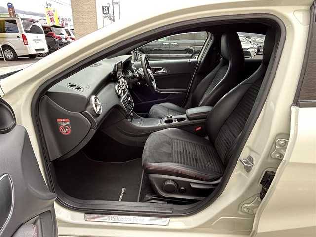 メルセデス・ベンツ Ａ１８０ スポーツ 大阪府 2013(平25)年 3.7万km カルサイトホワイト AMGラインパッケージ/純正ナビ フルセグTV CD DVD BT/バックカメラ/AMG18インチアルミホイール/HIDオートヘッドライト/クルーズコントロール/コーナーセンサー/前後ドラレコ/ETC/ハーフレザーシート/メモリ付きパワーシート/パドルシフト/保証書 取説/禁煙車