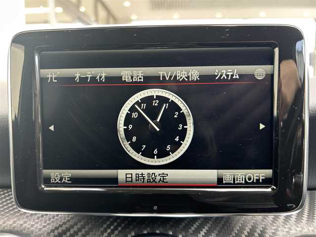 メルセデス・ベンツ Ａ１８０ スポーツ 大阪府 2013(平25)年 3.7万km カルサイトホワイト AMGラインパッケージ/純正ナビ フルセグTV CD DVD BT/バックカメラ/AMG18インチアルミホイール/HIDオートヘッドライト/クルーズコントロール/コーナーセンサー/前後ドラレコ/ETC/ハーフレザーシート/メモリ付きパワーシート/パドルシフト/保証書 取説/禁煙車