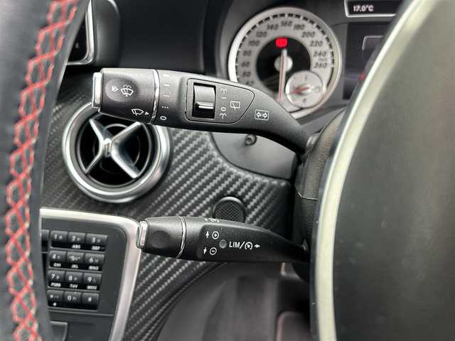 メルセデス・ベンツ Ａ１８０ スポーツ 大阪府 2013(平25)年 3.7万km カルサイトホワイト AMGラインパッケージ/純正ナビ フルセグTV CD DVD BT/バックカメラ/AMG18インチアルミホイール/HIDオートヘッドライト/クルーズコントロール/コーナーセンサー/前後ドラレコ/ETC/ハーフレザーシート/メモリ付きパワーシート/パドルシフト/保証書 取説/禁煙車