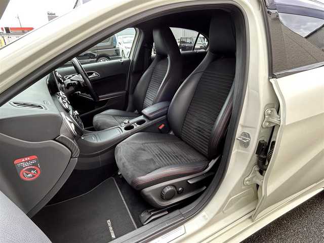 メルセデス・ベンツ Ａ１８０ スポーツ 大阪府 2013(平25)年 3.7万km カルサイトホワイト AMGラインパッケージ/純正ナビ フルセグTV CD DVD BT/バックカメラ/AMG18インチアルミホイール/HIDオートヘッドライト/クルーズコントロール/コーナーセンサー/前後ドラレコ/ETC/ハーフレザーシート/メモリ付きパワーシート/パドルシフト/保証書 取説/禁煙車